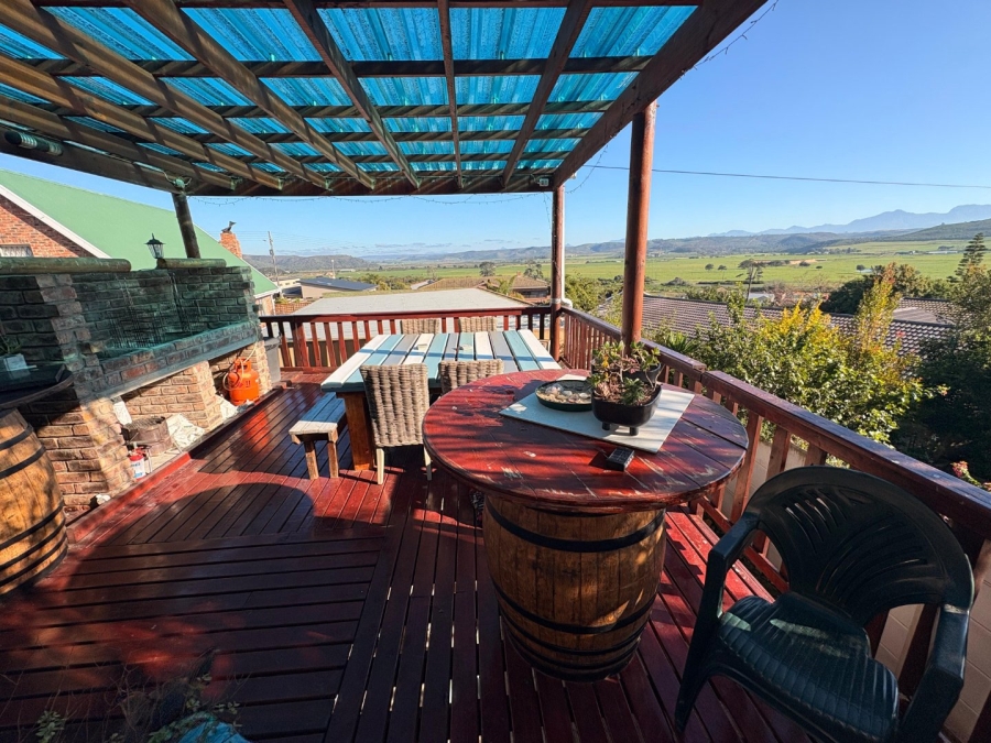 4 Bedroom Property for Sale in Fraaiuitsig Western Cape